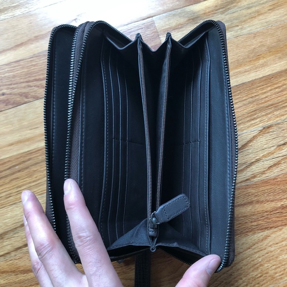 Hugo boss men’s travel wallet, Great condition - Picture 6 of 6